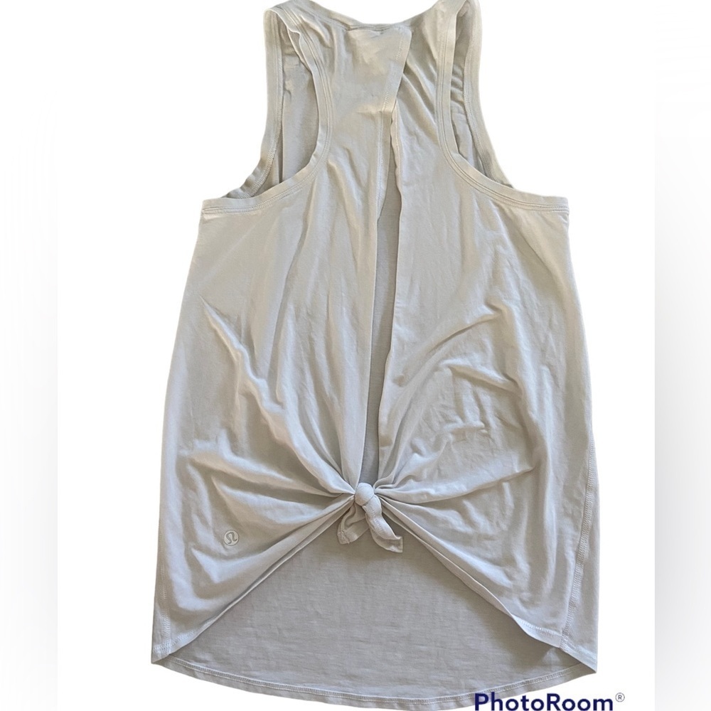 Lululemon 🍋white open back tank , gently used no size tag see pictures